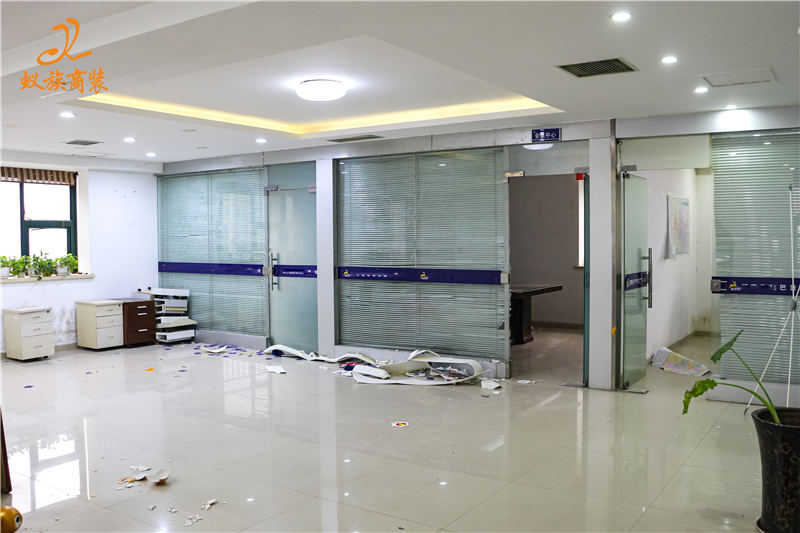 蟻?zhàn)迳萄b新增辦公室裝修中